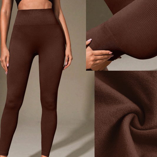 Leggings canelada de cintura larga e cor sólida para atividades esportivas.